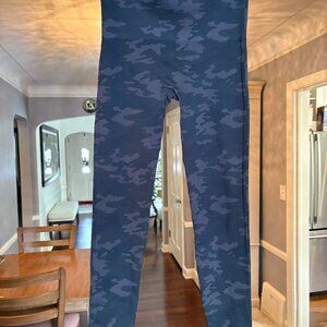 NWT Spanx Camo Leggings. Size Large.